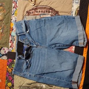 Apt 9 Slimming Bermuda shorts